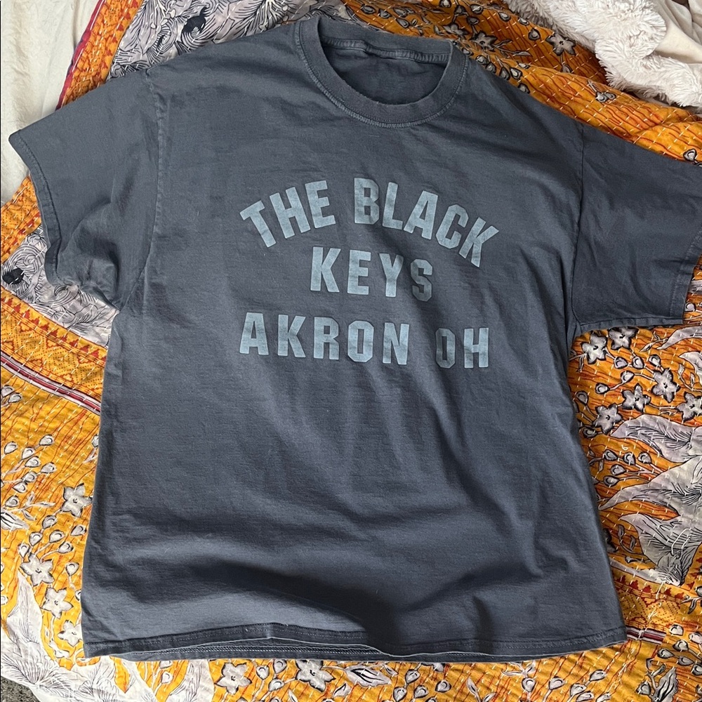 Mens THE BLACK KEYS concert t-shirt size L
